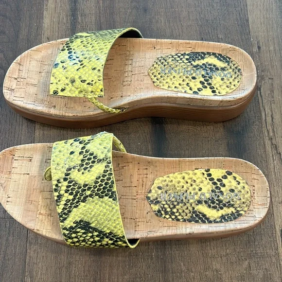 Donald J. Pliner Fifi Snake Print sandals - Picture 3 of 8